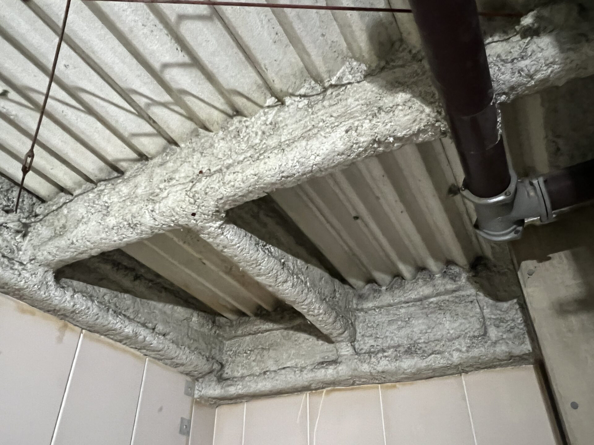 【駐車場】駐車場内 石綿固め作業