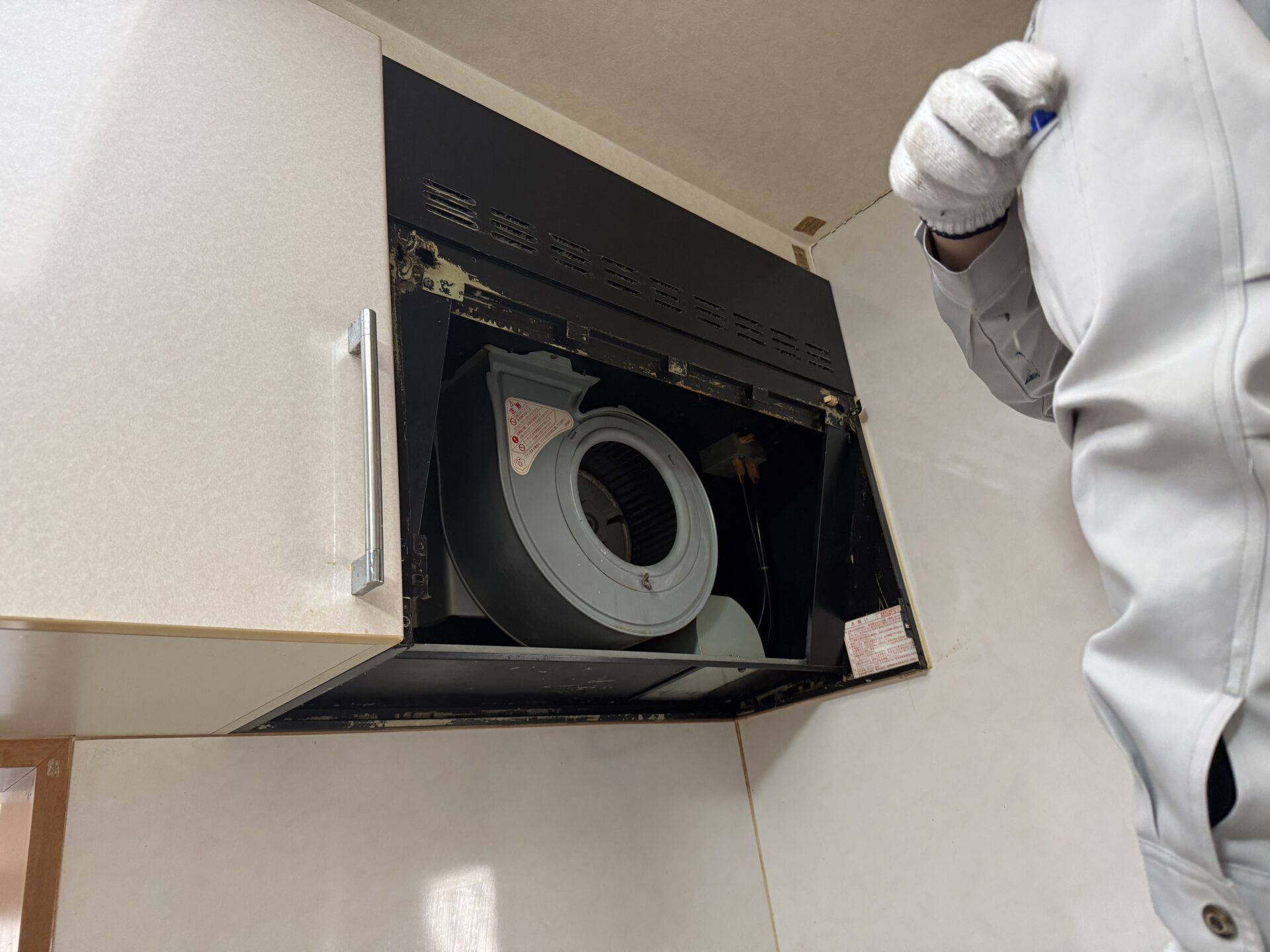 キッチン換気扇 取替工事