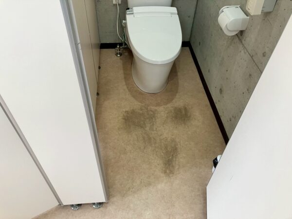 広島市でトイレ床洗浄工事をご検討の方へ、トイレ床洗浄工事事例を広島市に地域密着のクリーンハウス工業がご紹介します