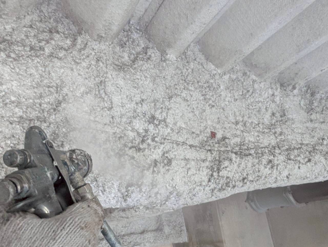 【駐車場】駐車場内 石綿固め作業