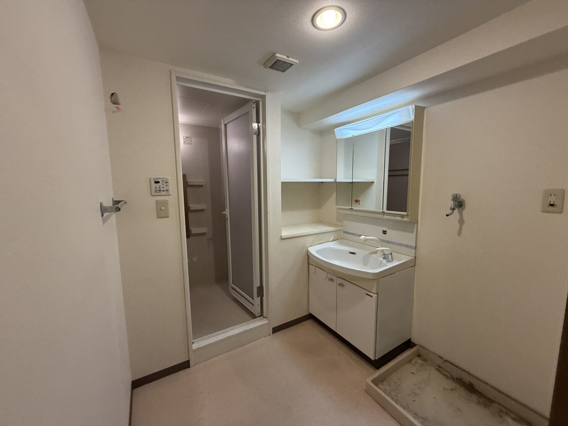 【マンション】退去修繕工事①（玄関・洗面所・トイレ）