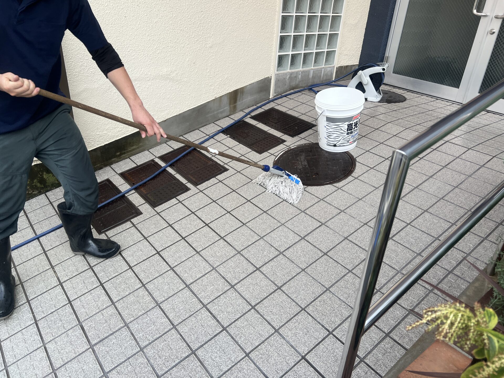 エントランス スロープ床 防滑工事