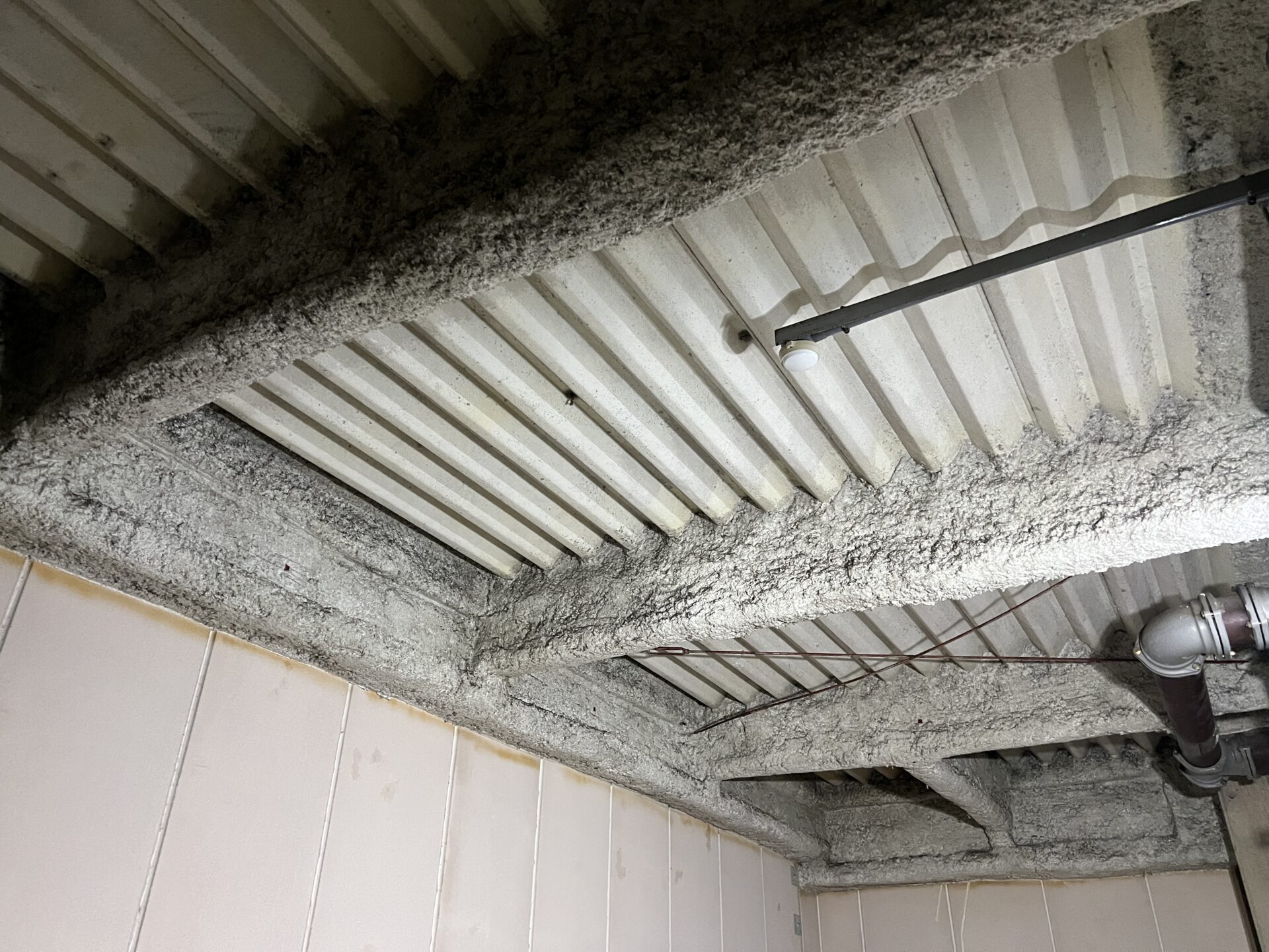 【駐車場】駐車場内 石綿固め作業