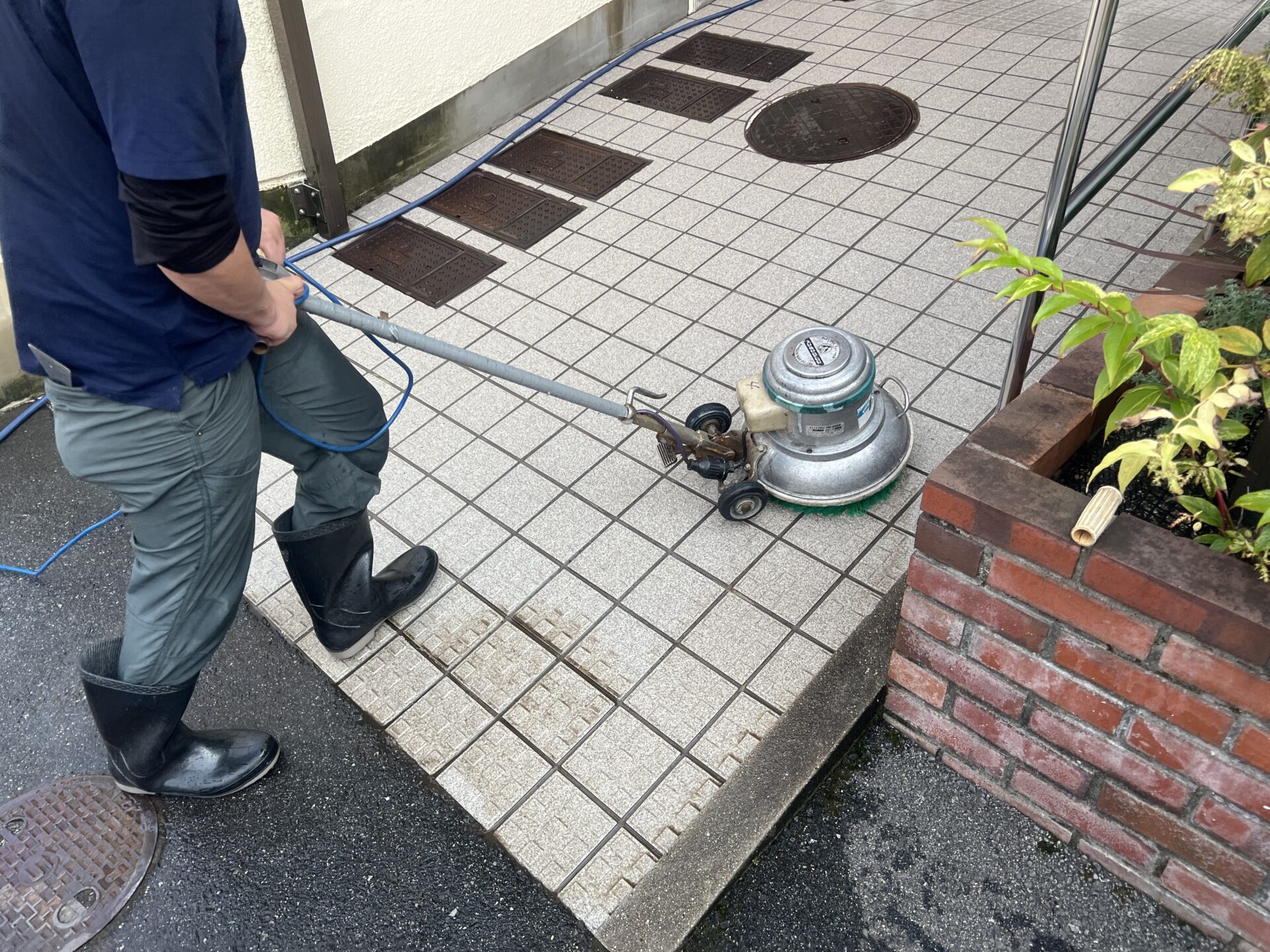 エントランス スロープ床 防滑工事