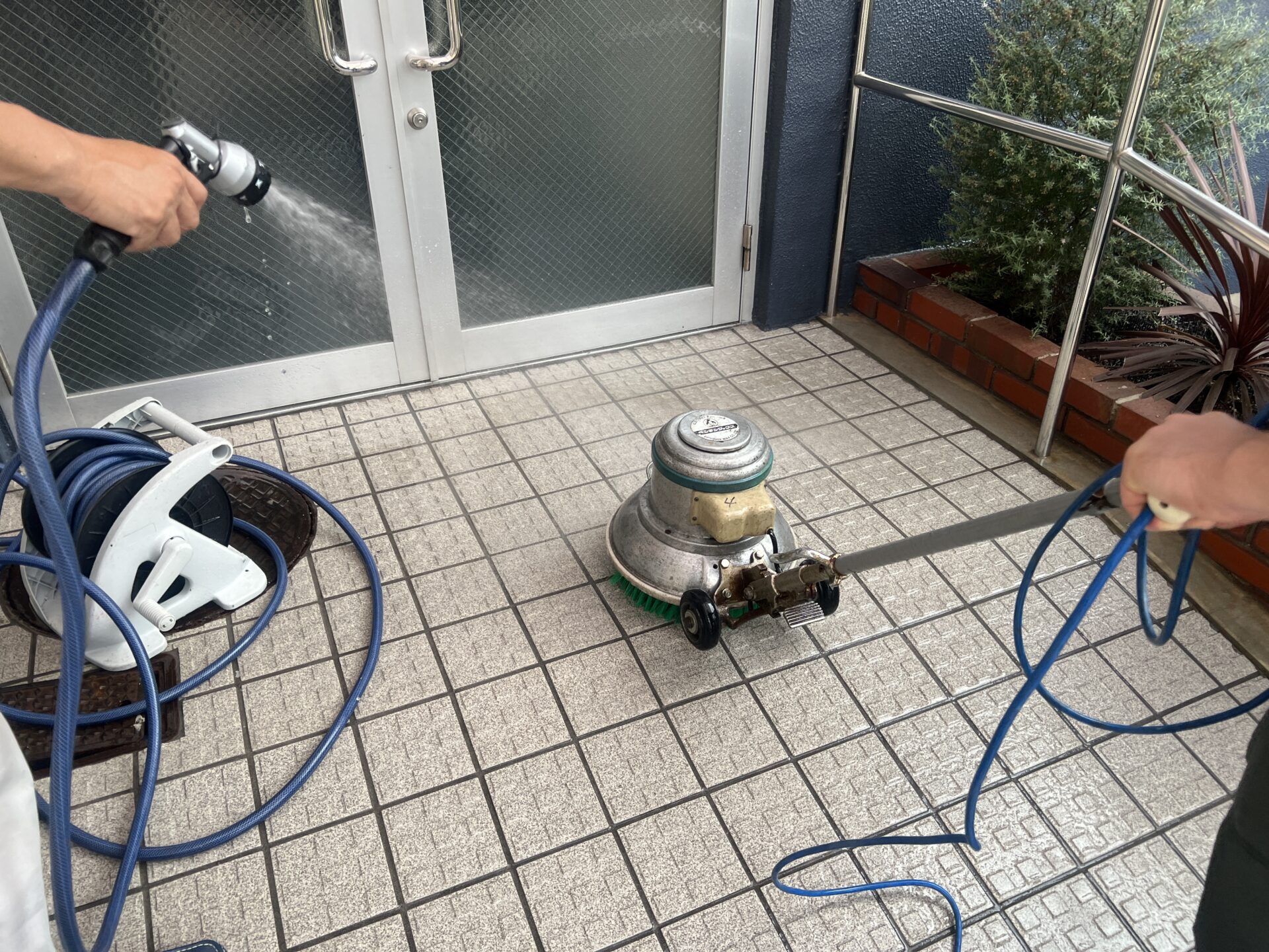 エントランス スロープ床 防滑工事