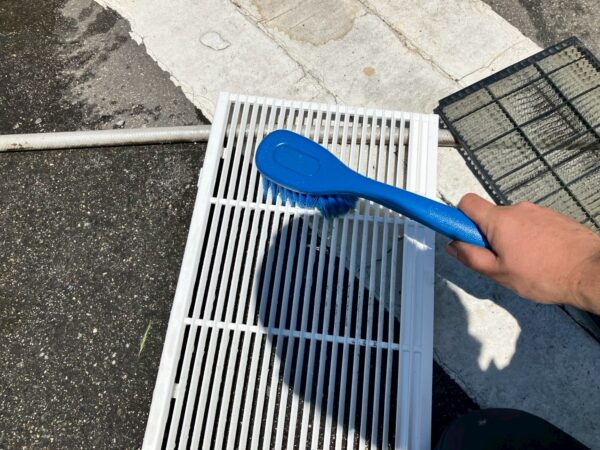 天吊りエアコン　エアコン　エアコン洗浄　エアコンクリーニング 広島市でエアコン洗浄をご検討の方へ、エアコン洗浄事例を広島市に地域密着のクリーンハウス工業がご紹介します