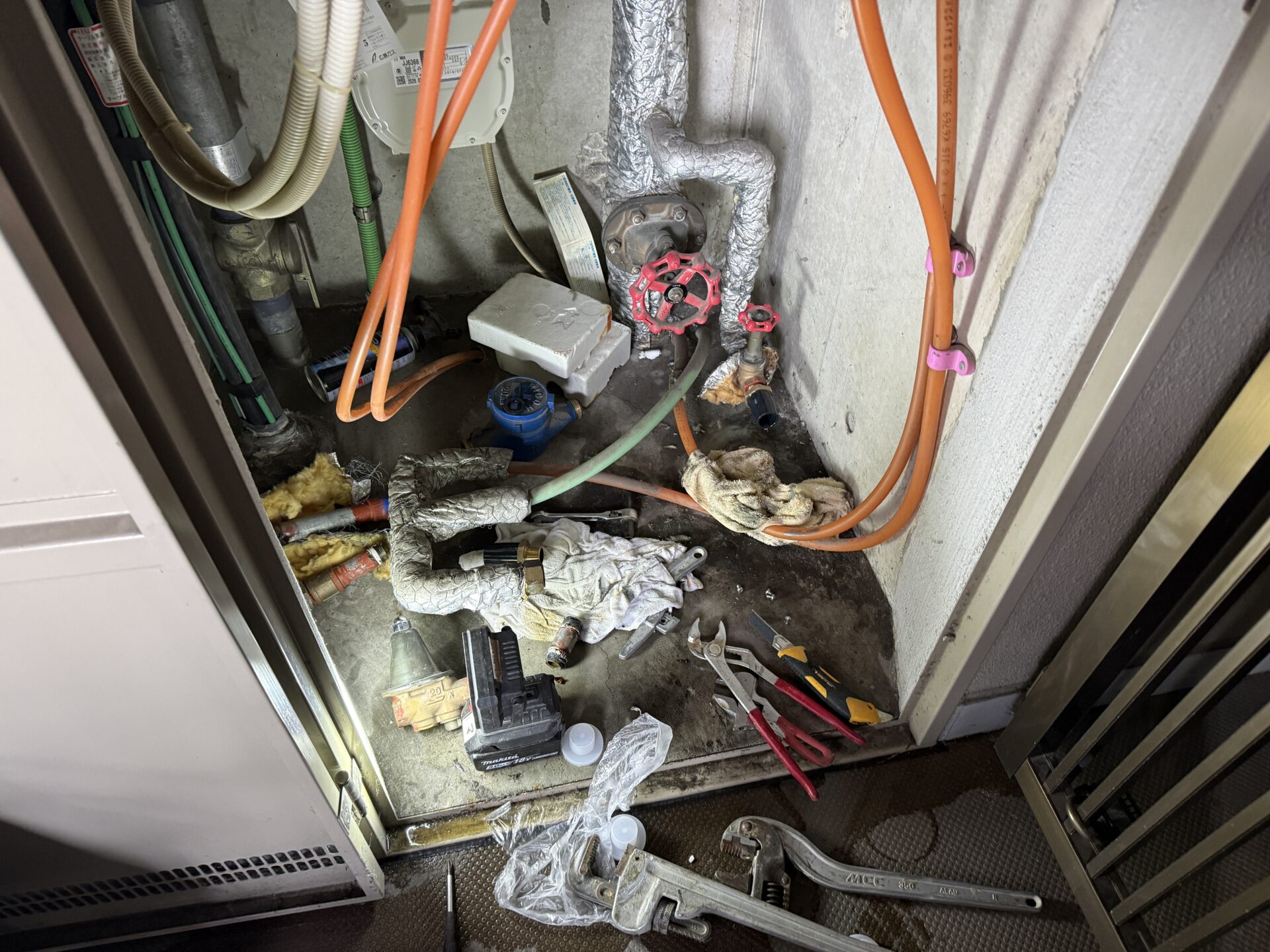 パイプシャフト内 減圧弁 取替工事