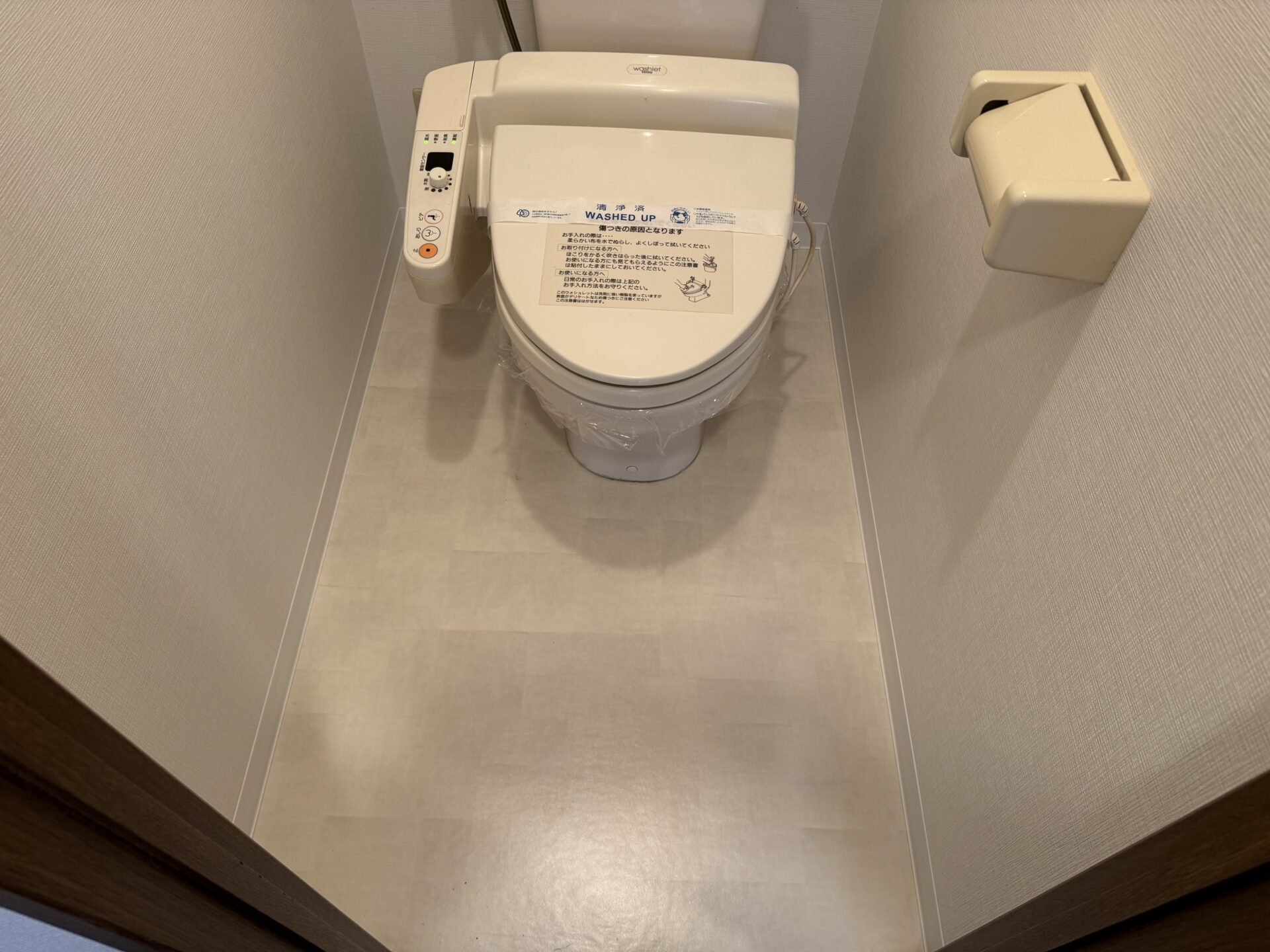 【マンション】退去修繕工事①（玄関・洗面所・トイレ）