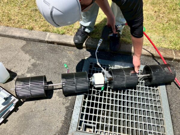 天吊りエアコン　エアコン　エアコン洗浄　エアコンクリーニング 広島市でエアコン洗浄をご検討の方へ、エアコン洗浄事例を広島市に地域密着のクリーンハウス工業がご紹介します