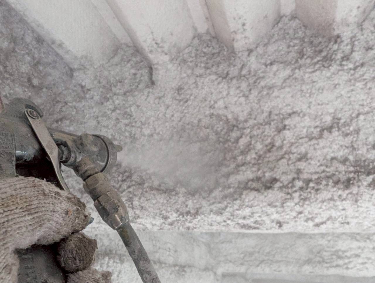 【駐車場】駐車場内 石綿固め作業