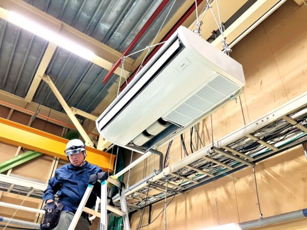 天吊りエアコン　エアコン　エアコン洗浄　エアコンクリーニング 広島市でエアコン洗浄をご検討の方へ、エアコン洗浄事例を広島市に地域密着のクリーンハウス工業がご紹介します