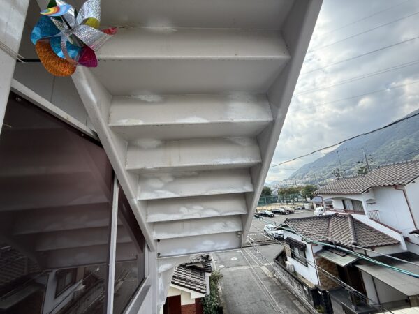 広島市で外部階段 改修工事をご検討の方へ、外部階段 改修工事事例を広島市に地域密着のクリーンハウス工業がご紹介します