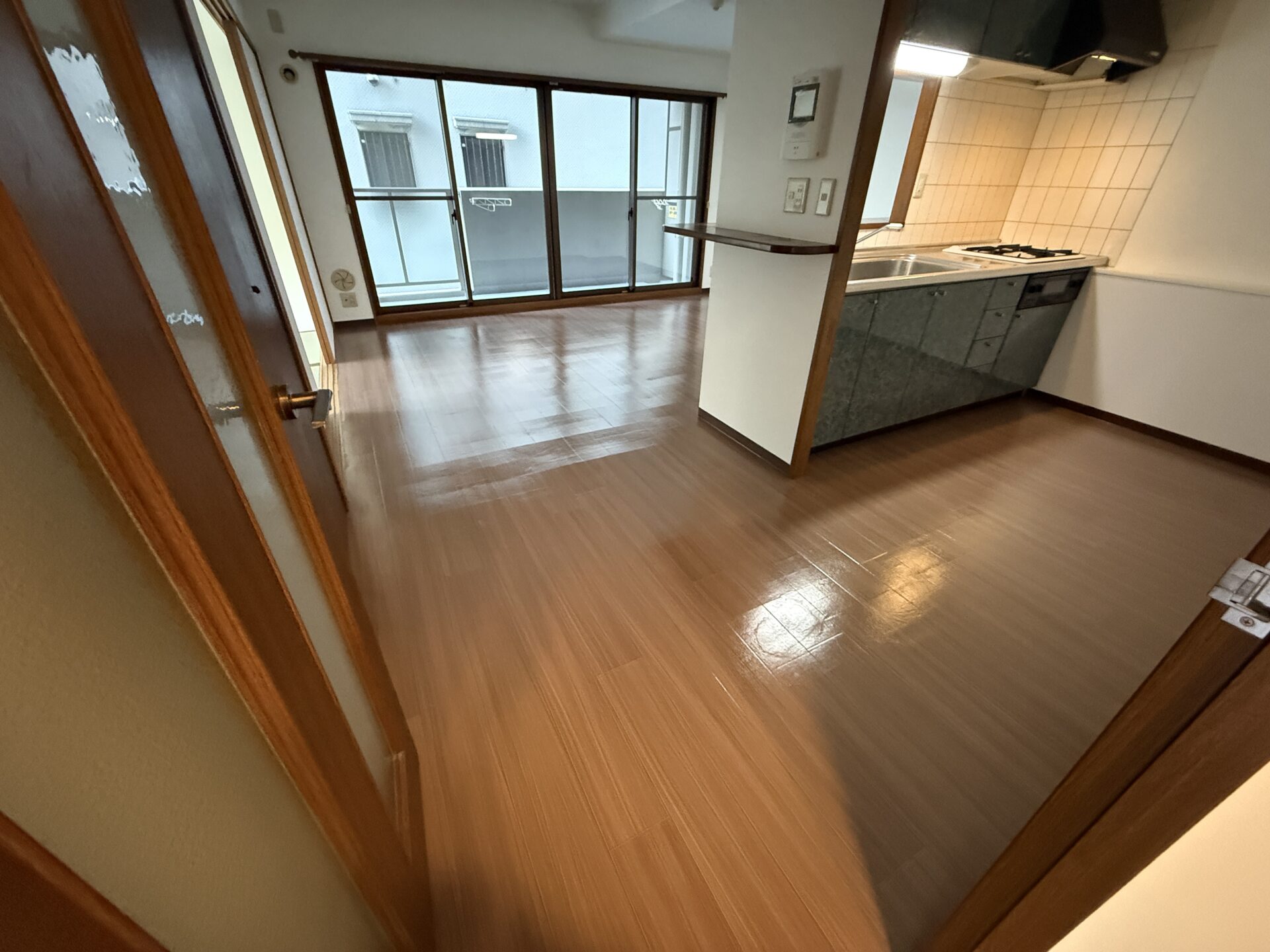 【マンション】退去修繕工事①（玄関・洗面所・トイレ）