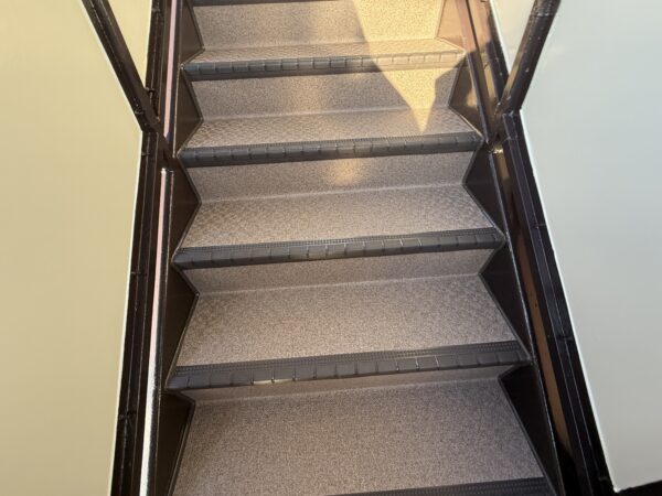 広島市で外部階段 改修工事をご検討の方へ、外部階段 改修工事事例を広島市に地域密着のクリーンハウス工業がご紹介します