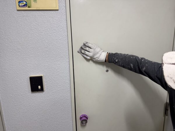 広島市で階段室内 改修工事をご検討の方へ、階段室内 改修工事事例を広島市に地域密着のクリーンハウス工業がご紹介します