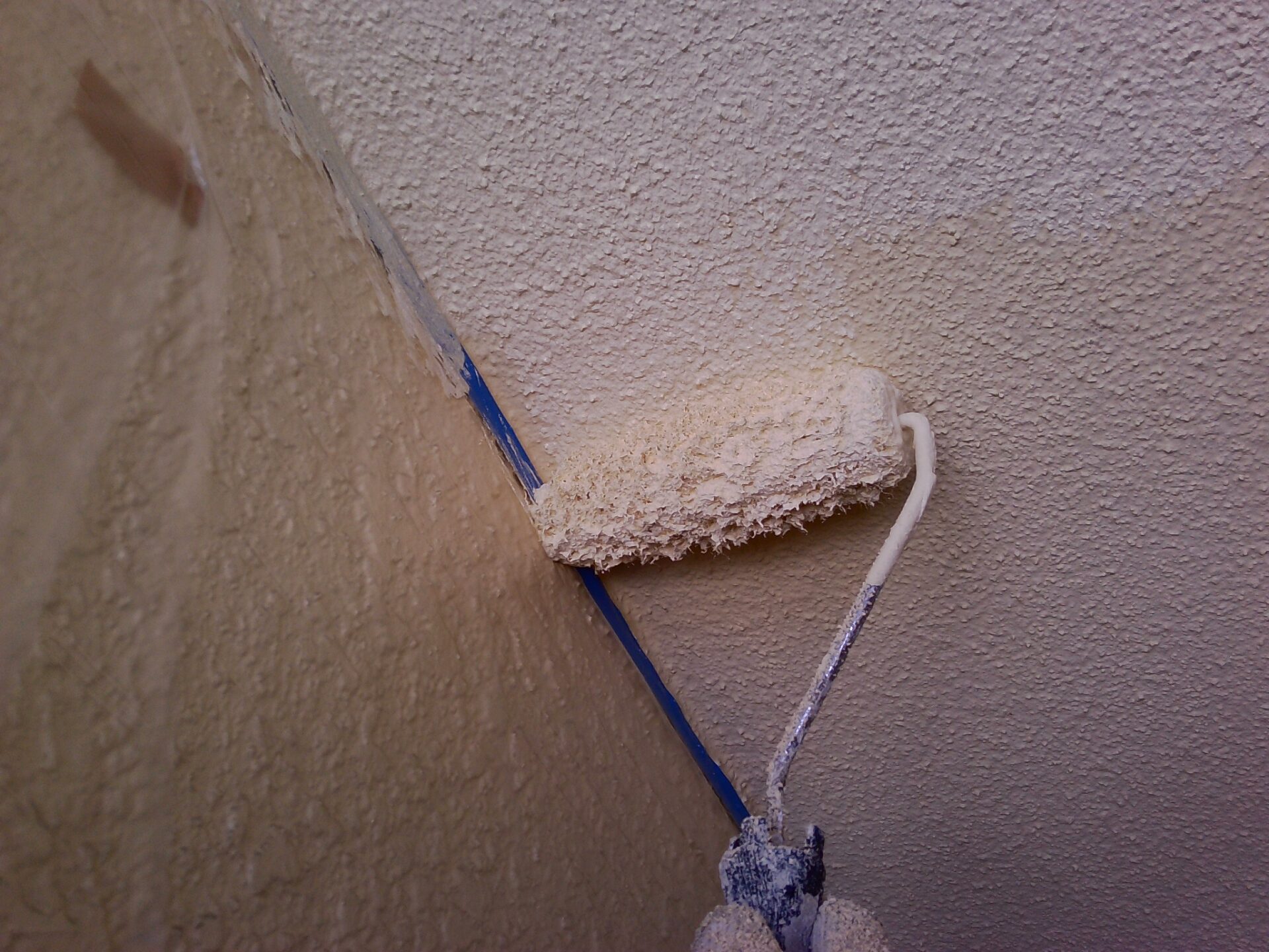 【マンション】共用部 階段天井 補修塗装工事