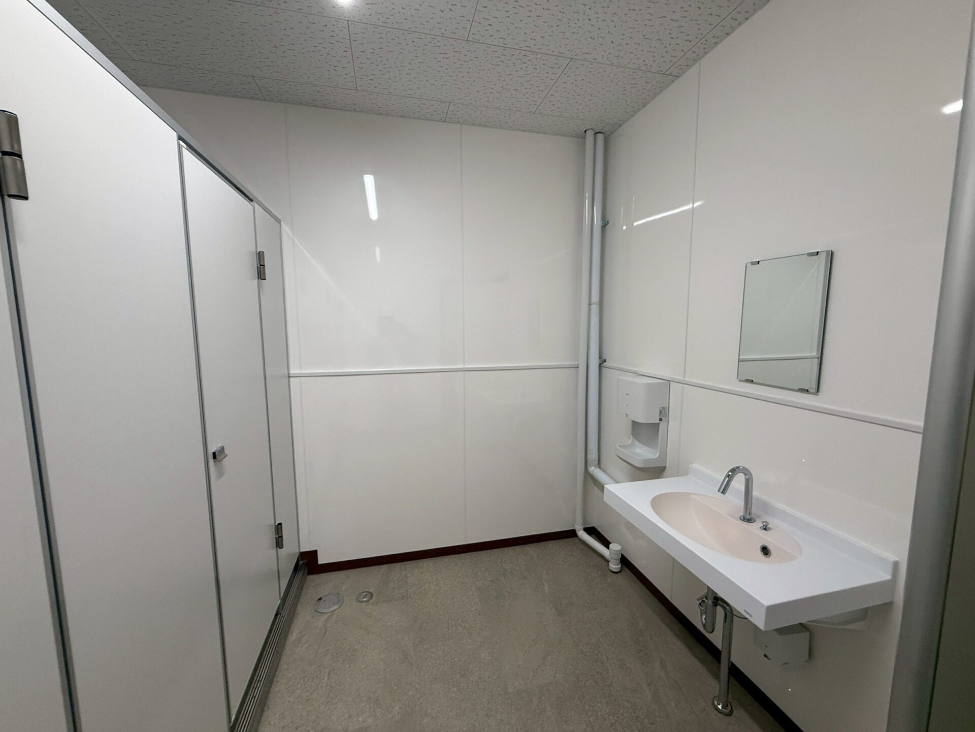 【工場】男女トイレ 内装改修工事