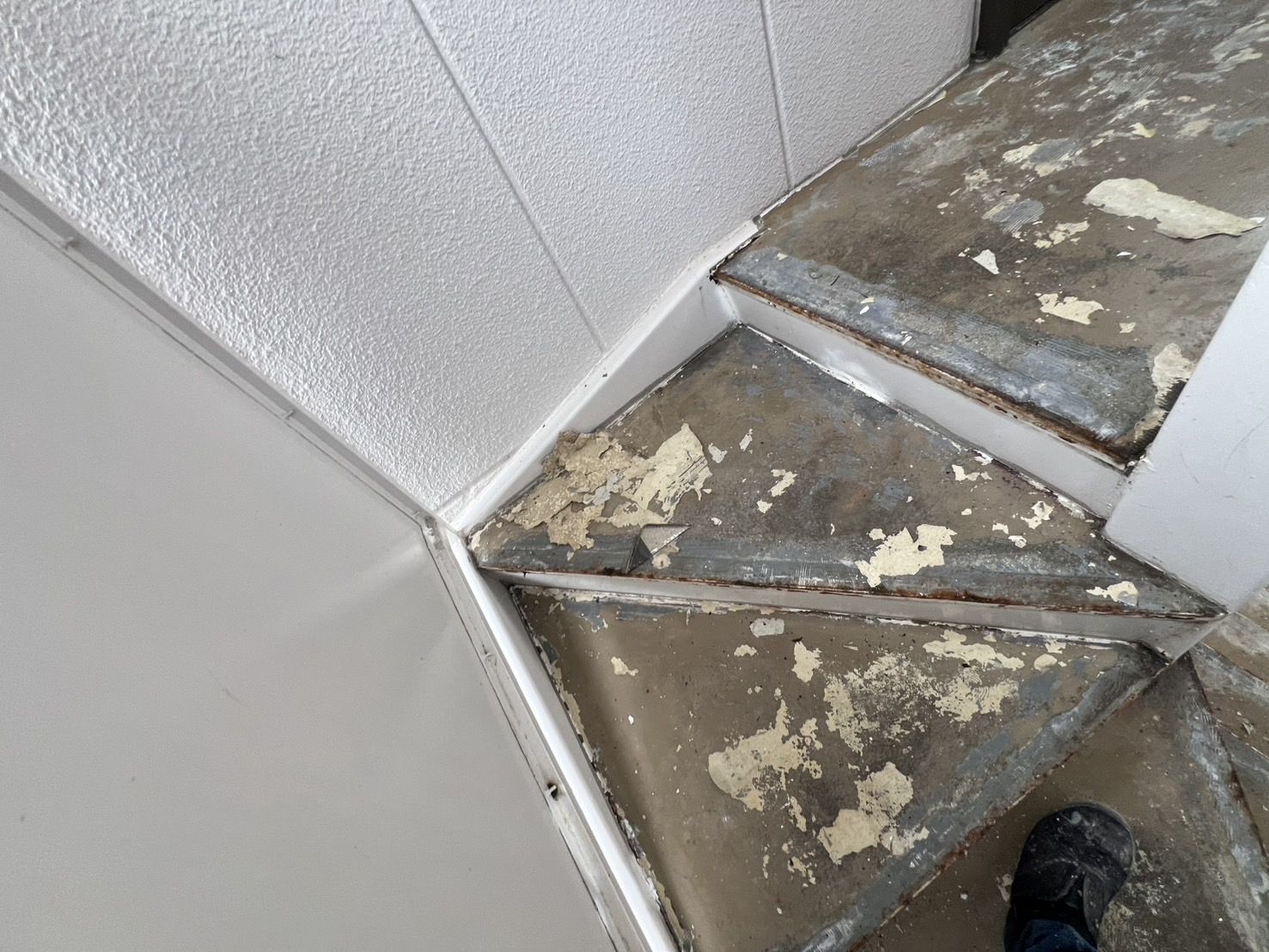 【外部階段】塗装改修工事 及  ベランダ手摺 塗装工事