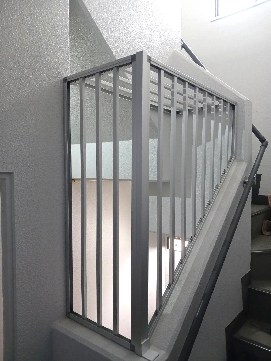 【ビル】防犯対策 格子取付工事