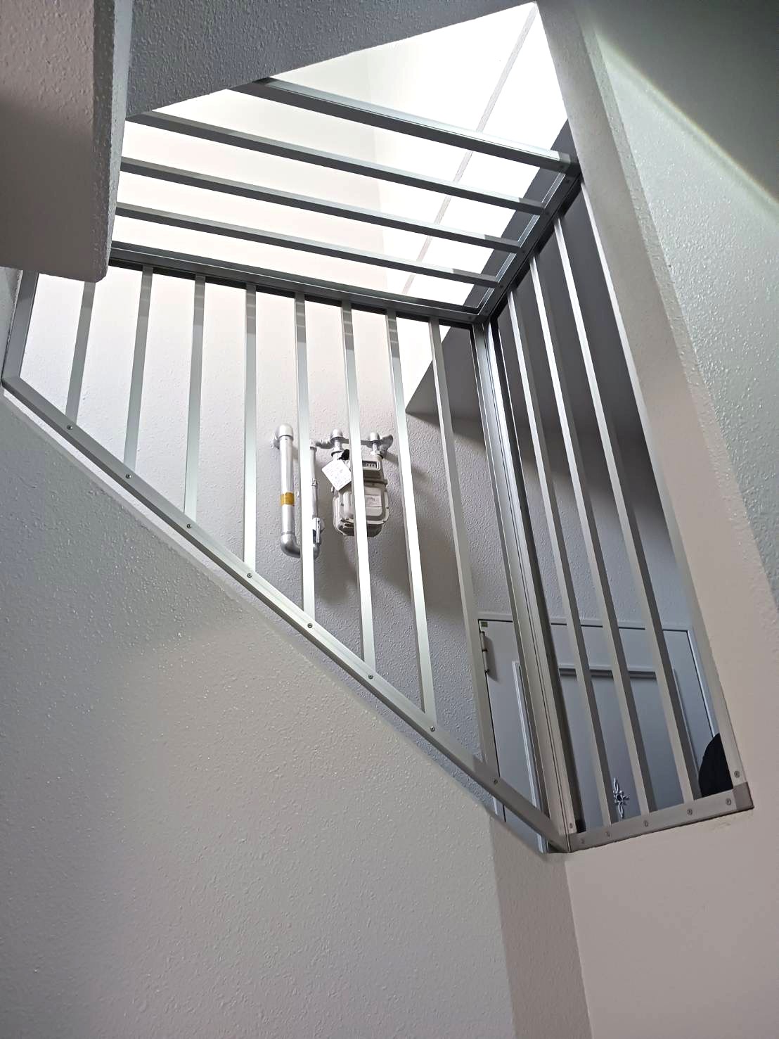 【ビル】防犯対策 格子取付工事